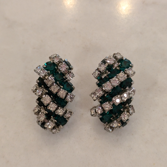 Vintage Sparkling Silver and Green Gemstone Clip On Earrings - Picture 1 of 2